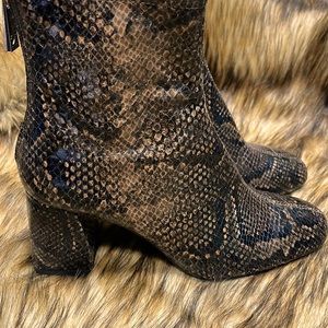 Size 39 boots , Zara , snake print in warm brown tan,black colors
